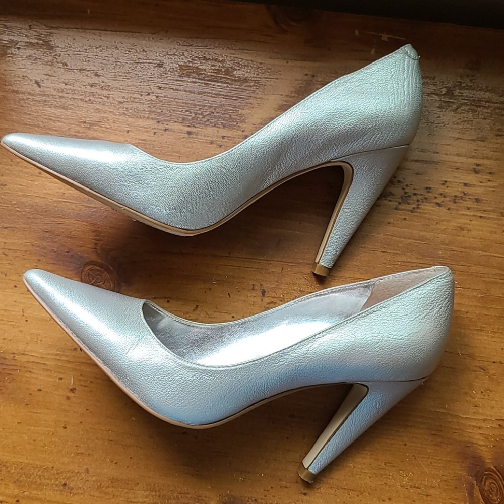 Silver pumps